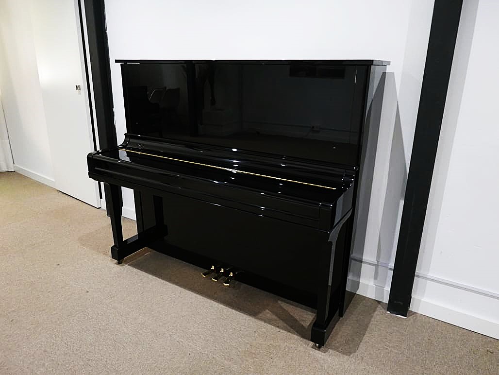 Yamaha U30 #4714610 vista lateral cerrado segunda mano
