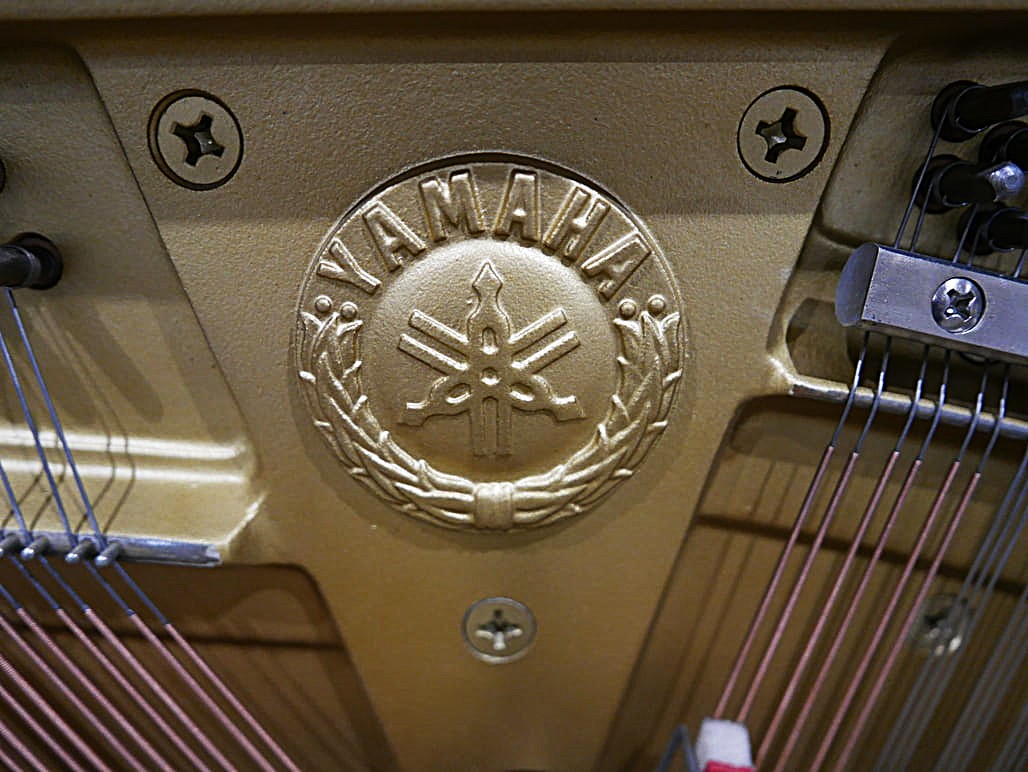 Yamaha U30 #4714610 vista mecanismo diapasones